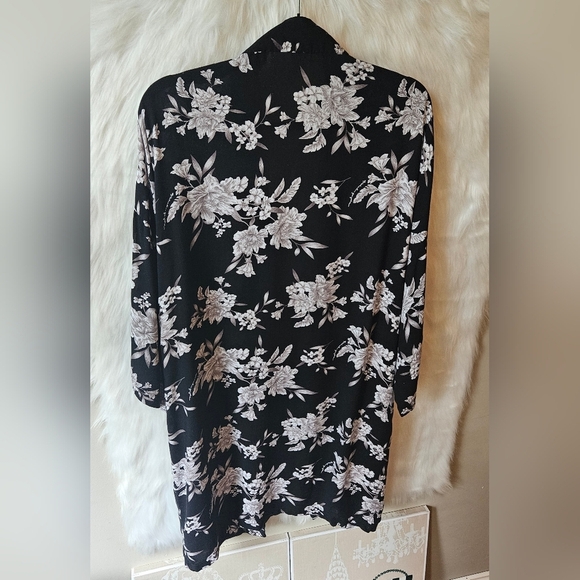 Spiritual Gangster Midnight Wildflowers Front Tie Kimono - Picture 5 of 11